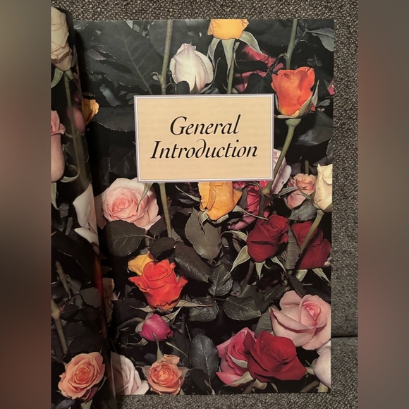 500 Popular Roses Book - Picture 3 of 9